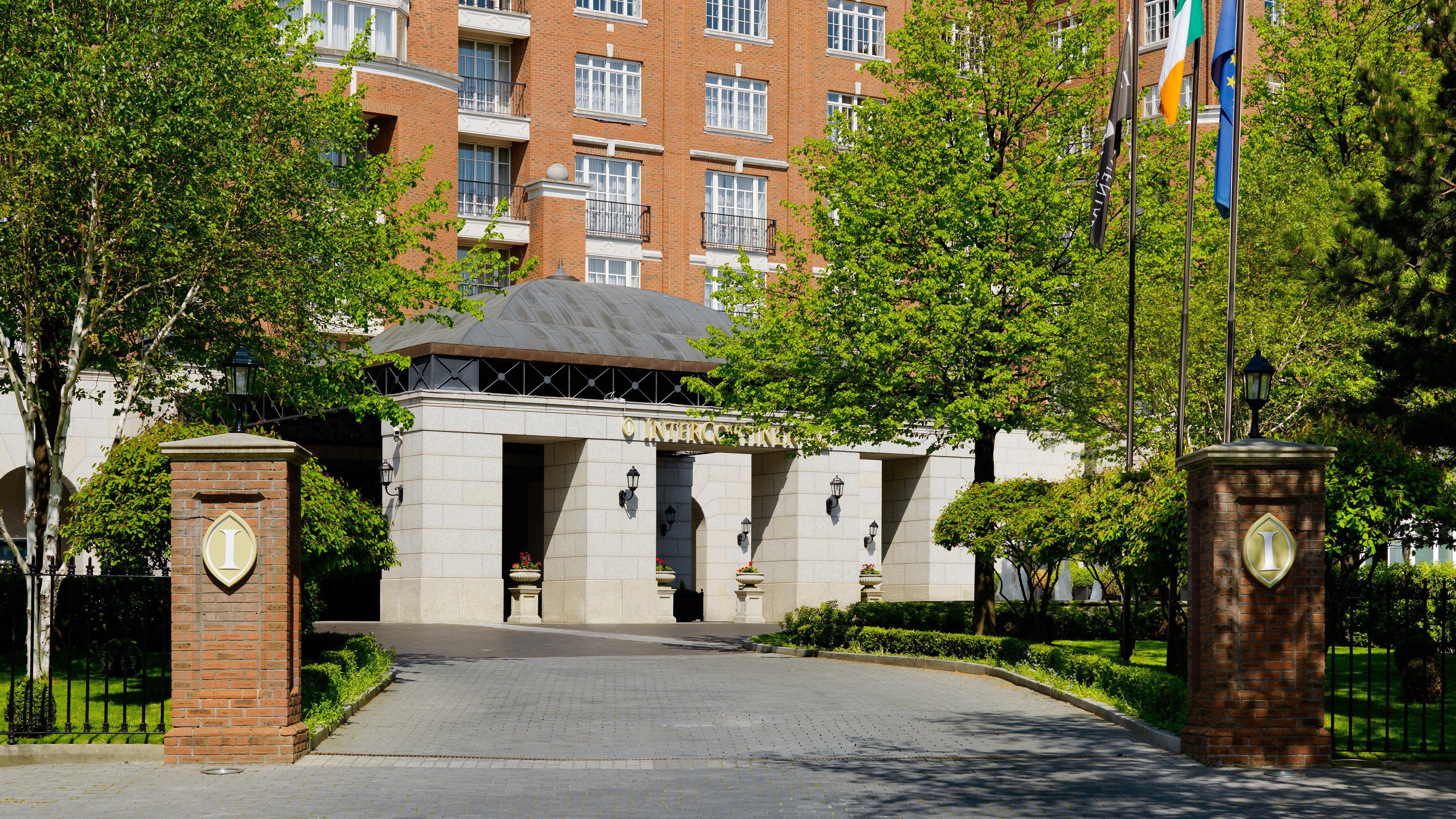 Intercontinental Dublin By Ihg Hotel Kültér fotó Entrance to the Four Seasons Hotel