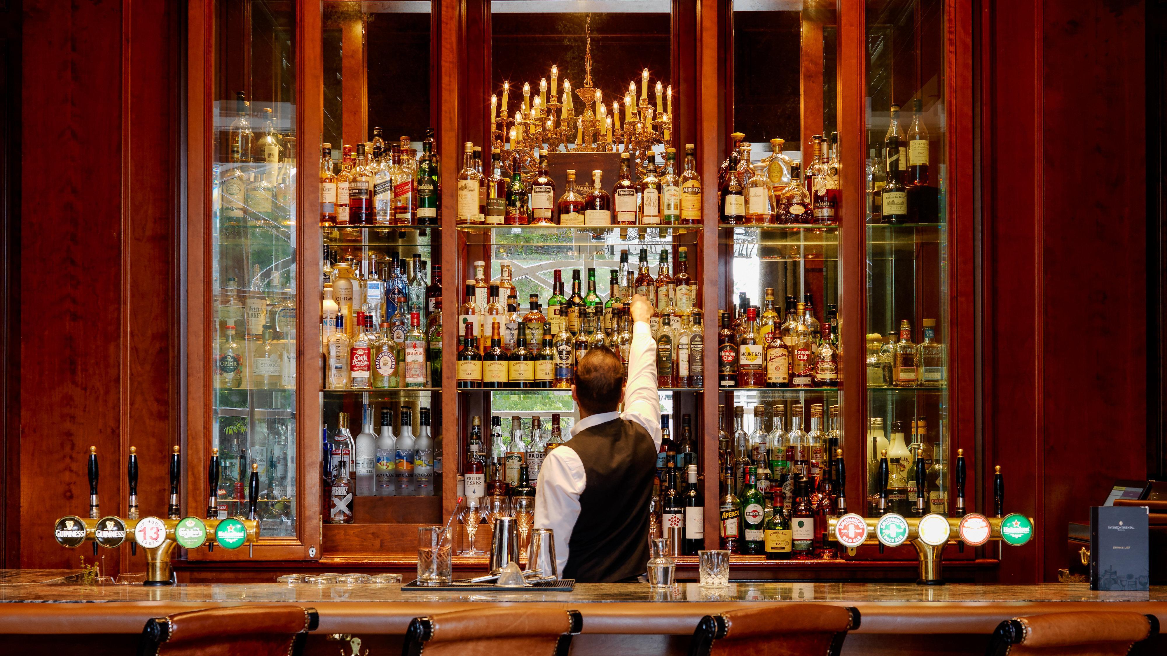 Intercontinental Dublin By Ihg Hotel Kültér fotó The bar at the Waldorf Astoria