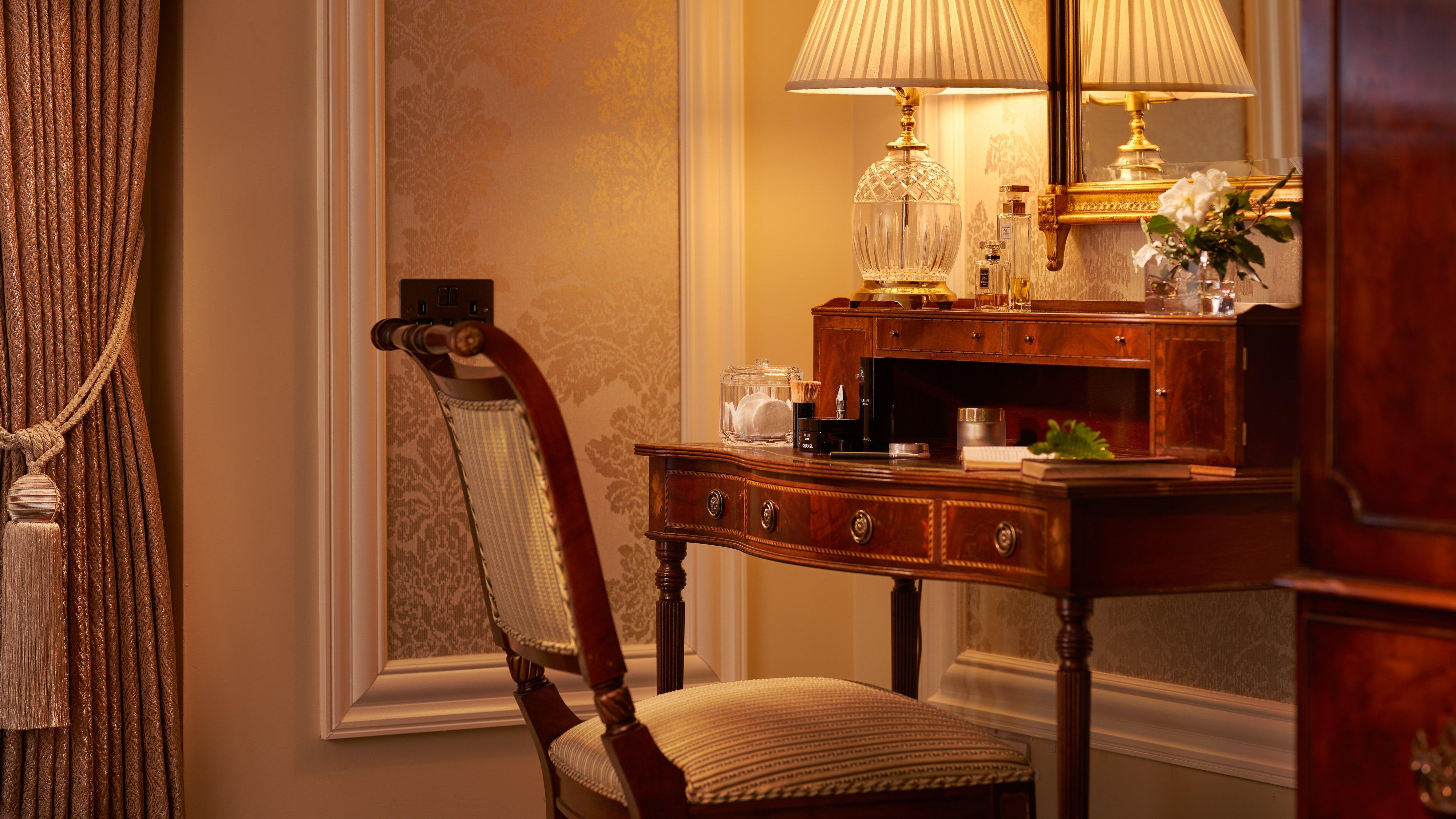 Intercontinental Dublin By Ihg Hotel Kültér fotó A dressing table