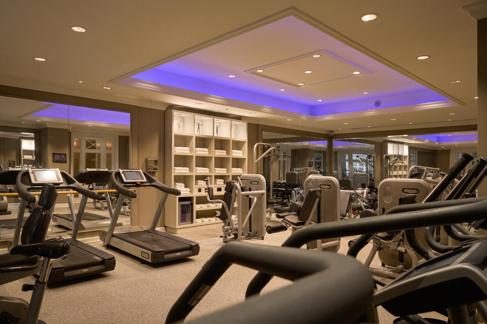 Intercontinental Dublin By Ihg Hotel Kültér fotó A gym in a hotel